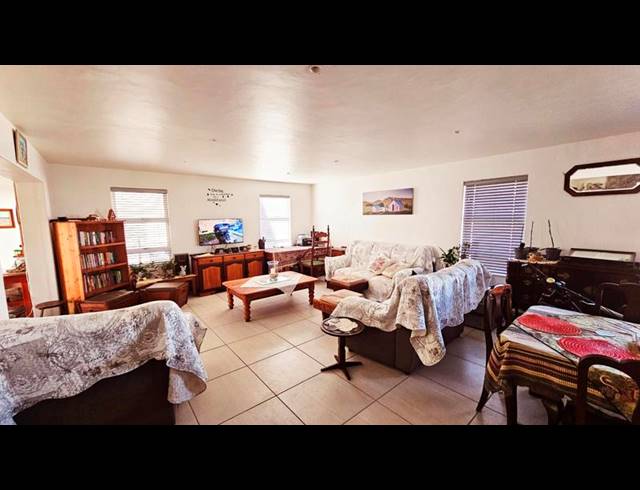 4 BEDROOM HOUSE FOR SALE IN DWARSKERSBOS